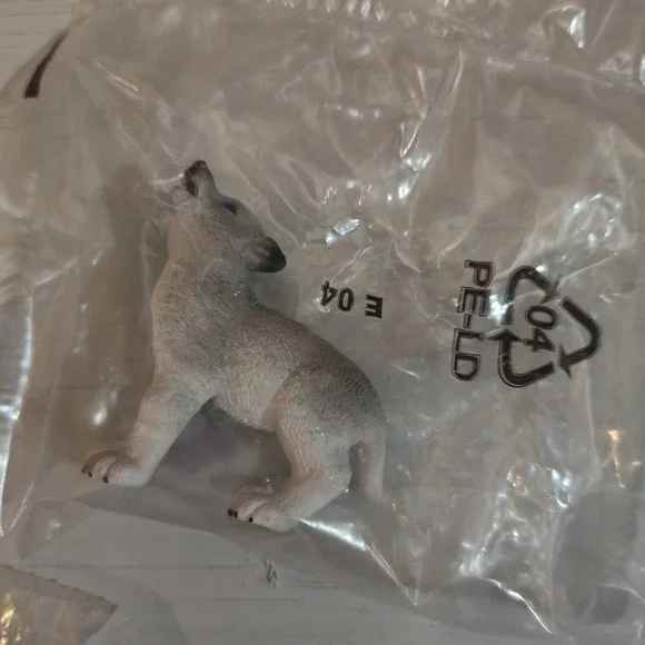 Schleich #42472 Wolf family mother w/ pups puppy mom Wolves Cubs Bundle of 3 - Picture 6 of 6